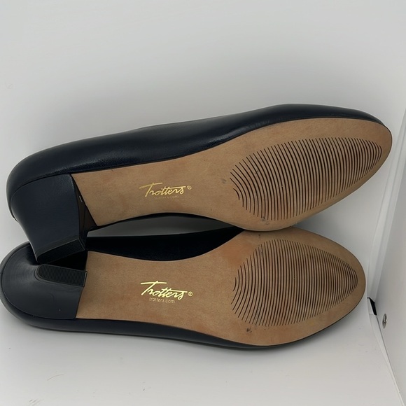 Trotters Leather Classic Slip On Pumps Dark Blue Kitten Heels Size 9.5 - NEW - Picture 9 of 11